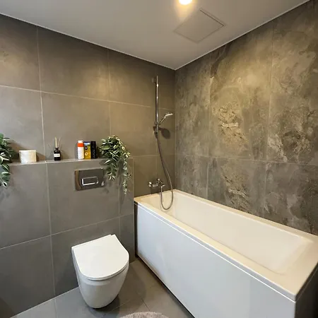 Loo Apartment